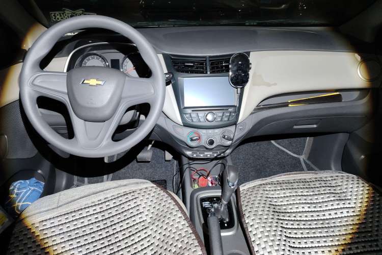 Used Chevrolet Sail 2015 Sail 3 1.3L AMT Ideal Edition Center Console