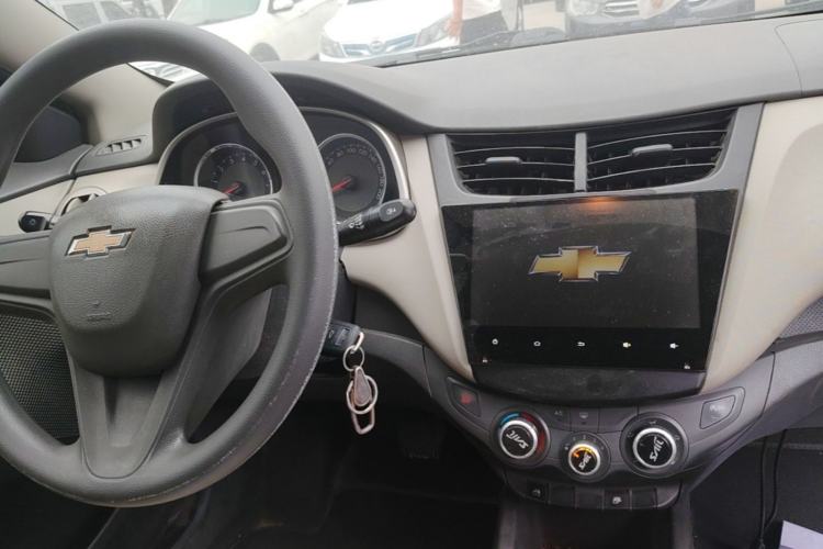 Used Chevrolet Sail 2015 Sail 3 1.3L AMT Ideal Edition Center Console