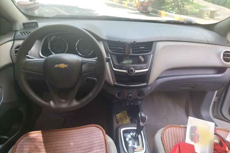 Used Chevrolet Sail 2015 Sail 3 1.3L AMT Ideal Edition Center Console
