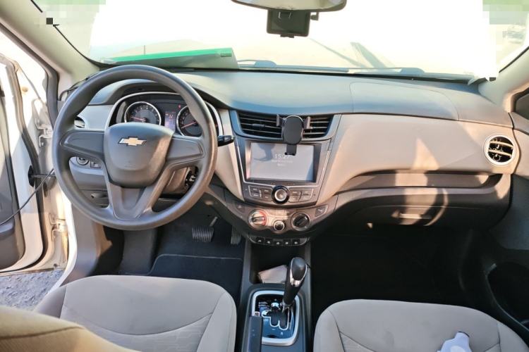 Used Chevrolet Sail 2015 Sail 3 1.3L AMT Ideal Edition Center Console