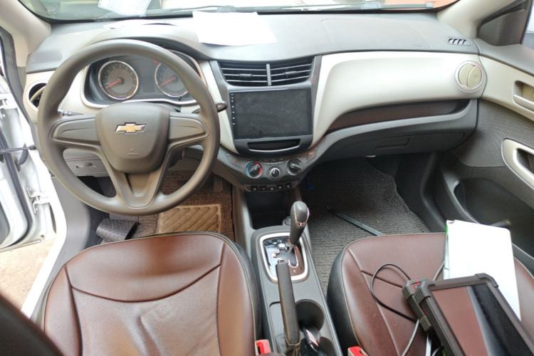 Used Chevrolet Sail 2015 Sail 3 1.3L AMT Ideal Edition Center Console