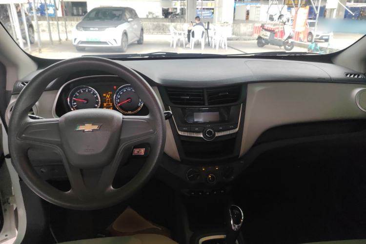 Used Chevrolet Sail 2015 Sail 3 1.3L AMT Ideal Edition Center Console