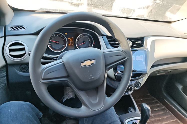 Used Chevrolet Sail 2015 Sail 3 1.3L AMT Ideal Edition Center Console