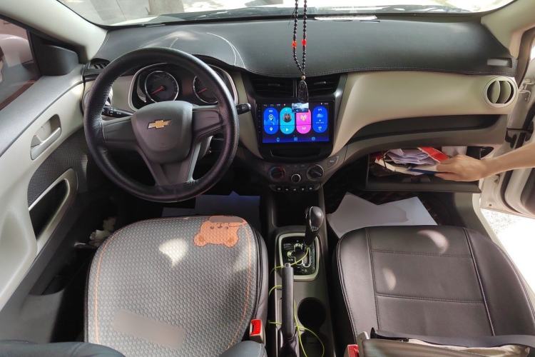 Used Chevrolet Sail 2015 Sail 3 1.3L AMT Ideal Edition Center Console