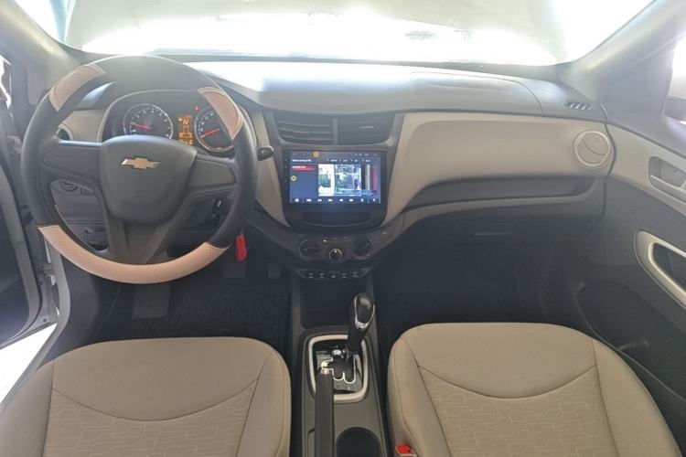 Used Chevrolet Sail 2015 Sail 3 1.3L AMT Ideal Edition Center Console