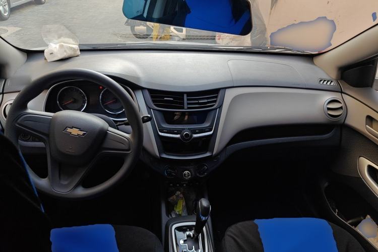 Used Chevrolet Sail 2015 Sail 3 1.3L AMT Ideal Edition Center Console