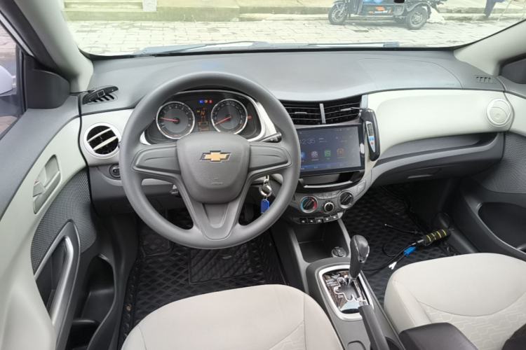 Used Chevrolet Sail 2015 Sail 3 1.3L AMT Ideal Edition Center Console