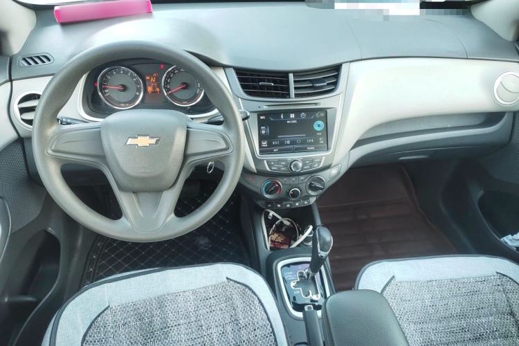 Used Chevrolet Sail 2015 Sail 3 1.3L AMT Ideal Edition Center Console