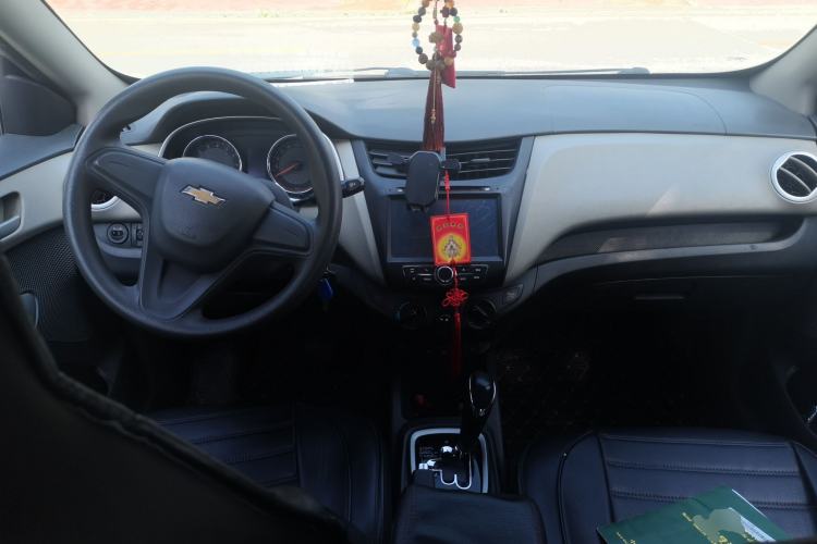 Used Chevrolet Sail 2015 Sail 3 1.3L AMT Ideal Edition Center Console