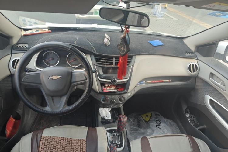 Used Chevrolet Sail 2015 Sail 3 1.3L AMT Ideal Edition Center Console