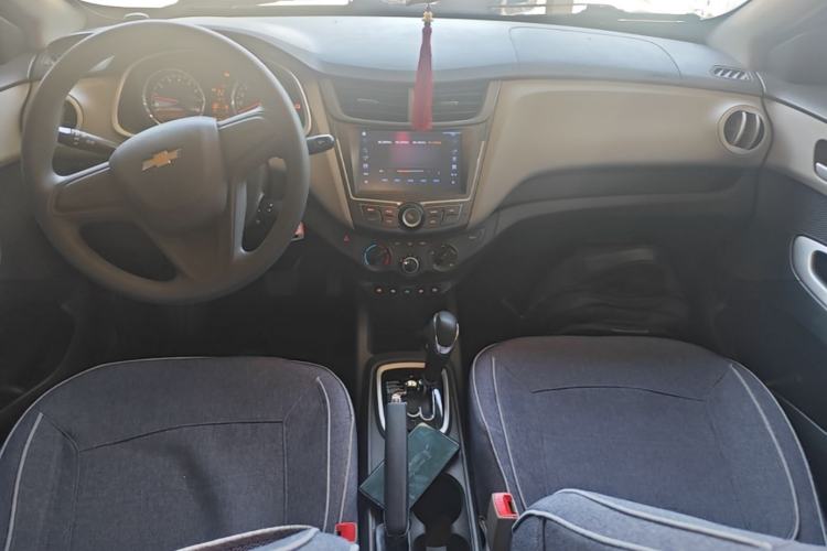 Used Chevrolet Sail 2015 Sail 3 1.3L AMT Ideal Edition Center Console
