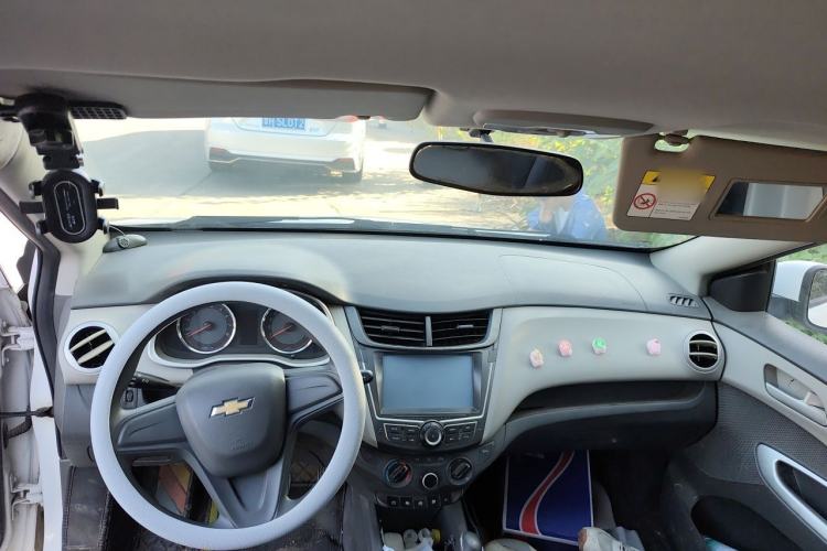 Used Chevrolet Sail 2015 Sail 3 1.3L AMT Ideal Edition Center Console