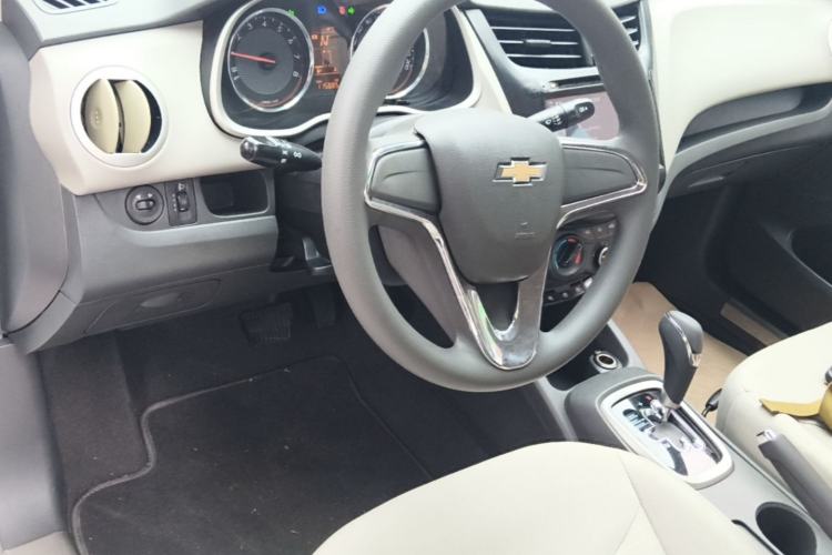 Used Chevrolet Sail 2015 Sail 3 1.3L AMT Ideal Edition Center Console