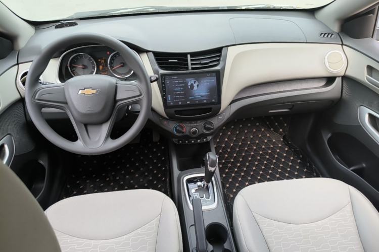 Used Chevrolet Sail 2015 Sail 3 1.3L AMT Ideal Edition Center Console