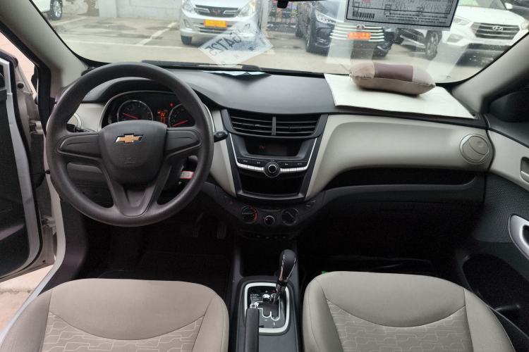 Used Chevrolet Sail 2015 Sail 3 1.3L AMT Ideal Edition Center Console