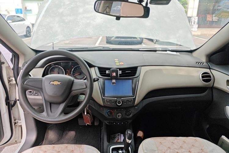 Used Chevrolet Sail 2015 Sail 3 1.3L AMT Ideal Edition Center Console