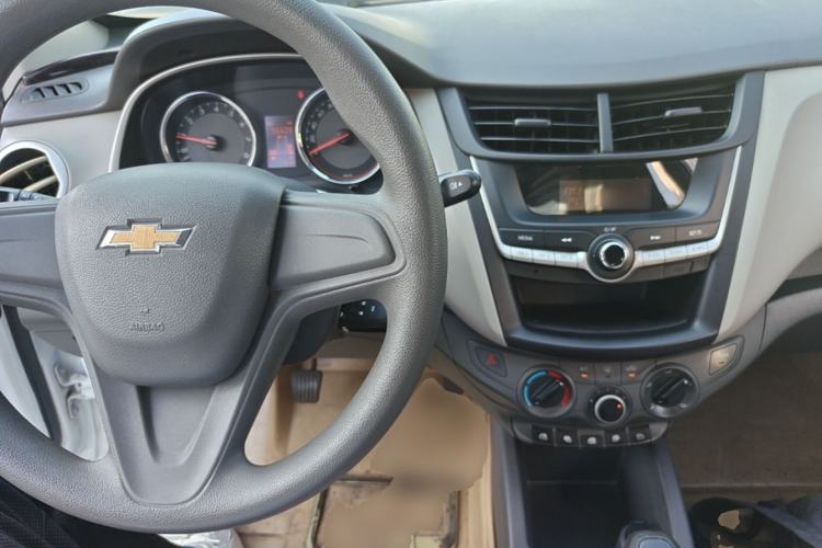 Used Chevrolet Sail 2015 Sail 3 1.3L Manual Ideal Edition Center Console