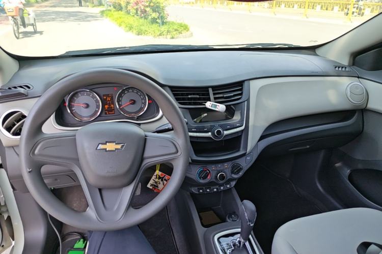 Used Chevrolet Sail 2015 Sail 3 1.3L AMT Ideal Edition Center Console