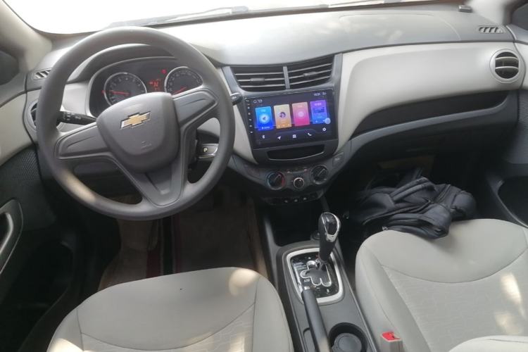 Used Chevrolet Sail 2015 Sail 3 1.3L AMT Ideal Edition Center Console