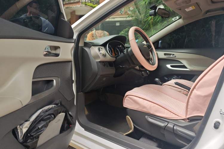 Used Chevrolet Sail 2015 Sail 3 1.5L AMT Happiness Sunroof Edition Driver Seat