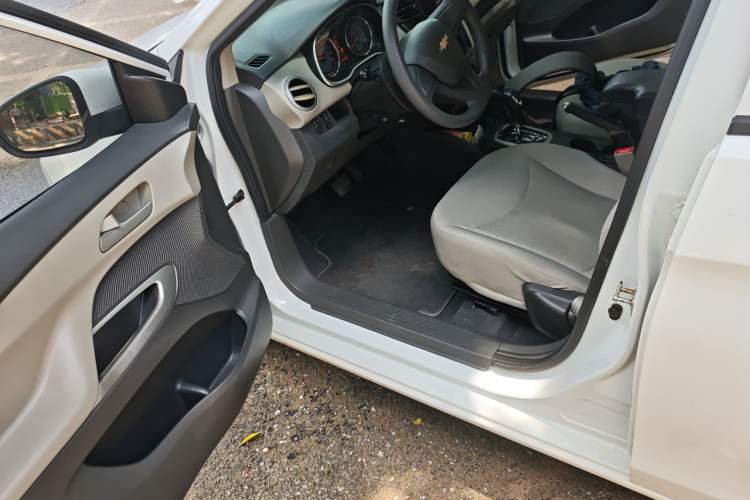 Used Chevrolet Sail 2015 Sail 3 1.3L AMT Ideal Edition Driver Seat