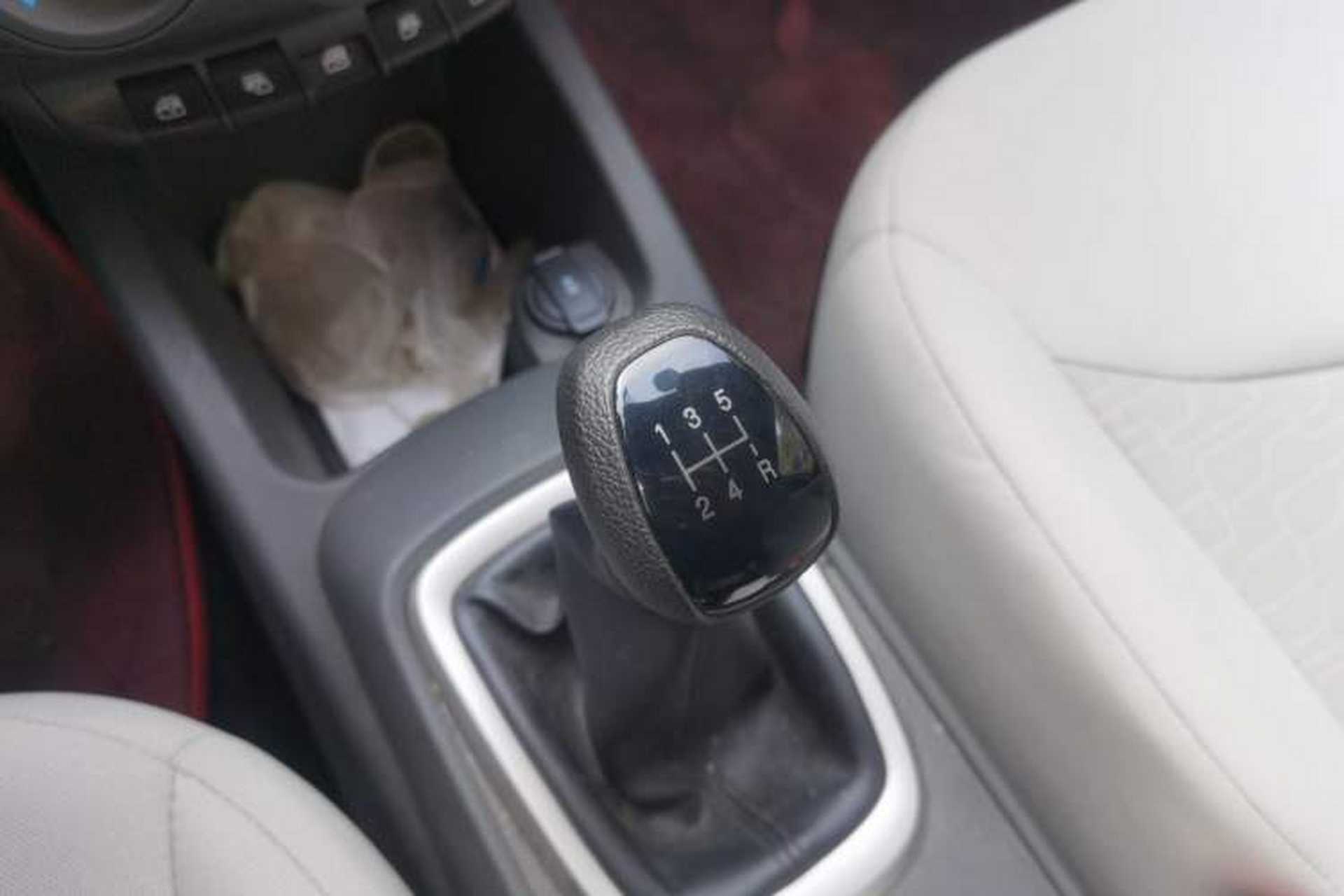 Used Chevrolet Sail 2015 Sail 3 1.5L Manual with Ideal Sunroof Edition Gear Lever