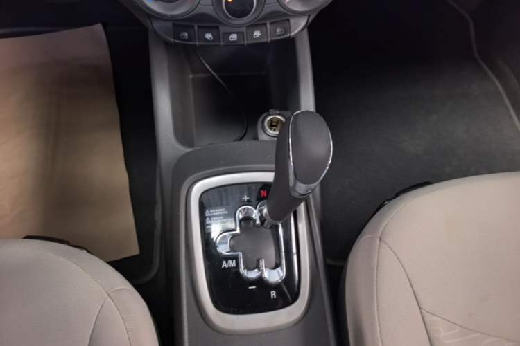 Used Chevrolet Sail 2015 Sail 3 1.3L AMT Ideal Edition Gear Lever