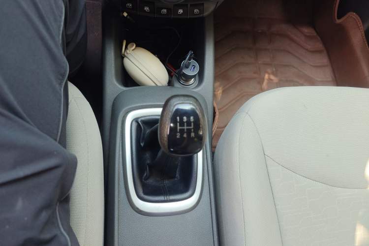 Used Chevrolet Sail 2015 Sail 3 1.3L Manual Ideal Edition Gear Lever