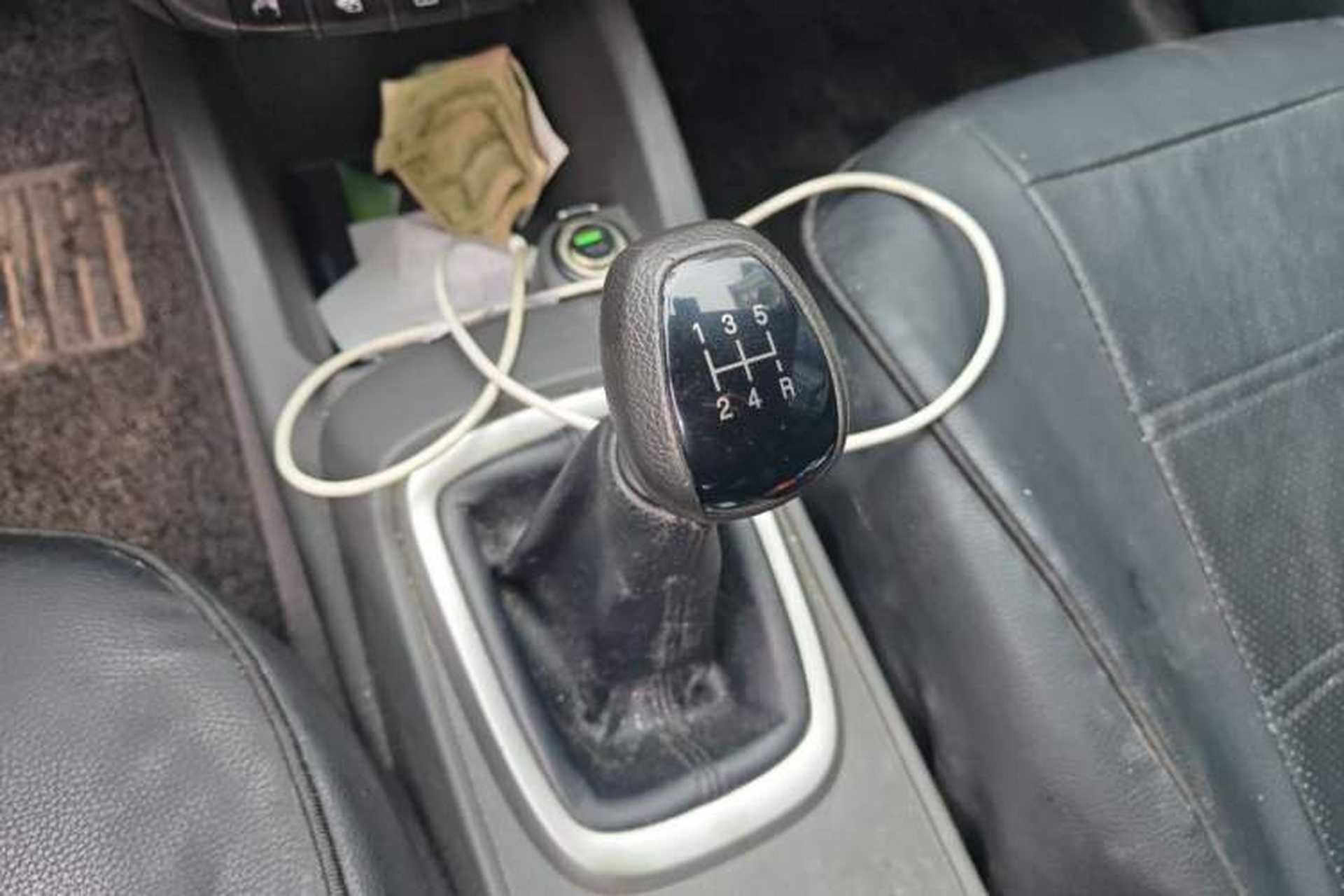 Used Chevrolet Sail 2015 Sail 3 1.5L Manual with Ideal Sunroof Edition Gear Lever