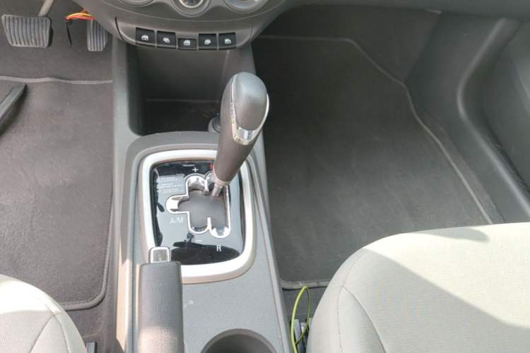 Used Chevrolet Sail 2015 Sail 3 1.3L AMT Ideal Edition Gear Lever