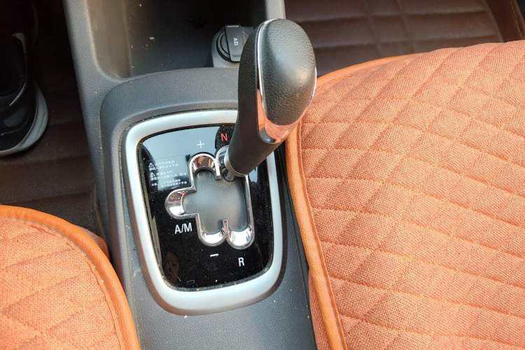 Used Chevrolet Sail 2015 Sail 3 1.3L AMT Ideal Edition Gear Lever