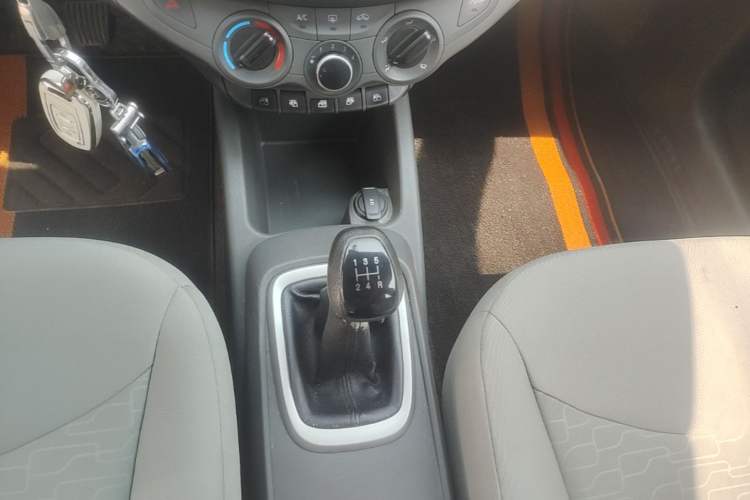 Used Chevrolet Sail 2015 Sail 3 1.3L Manual Ideal Edition Gear Lever