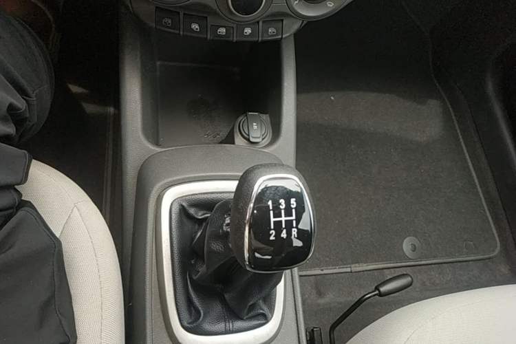 Used Chevrolet Sail 2015 Sail 3 1.5L Manual with Ideal Sunroof Edition Gear Lever