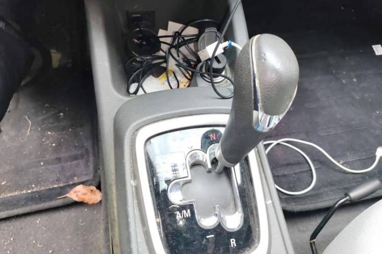 Used Chevrolet Sail 2015 Sail 3 1.5L AMT Happiness Sunroof Edition Gear Lever