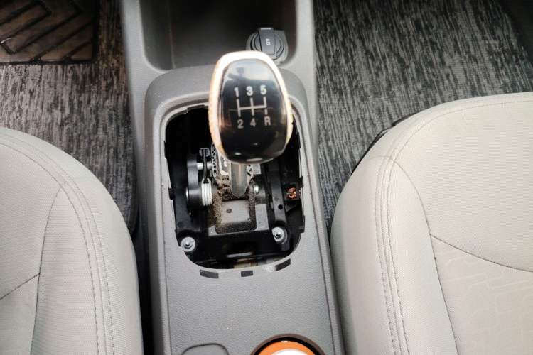 Used Chevrolet Sail 2015 Sail 3 1.5L Manual Happiness Edition Gear Lever