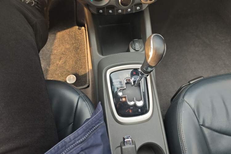 Used Chevrolet Sail 2015 Sail 3 1.3L AMT Ideal Edition Gear Lever