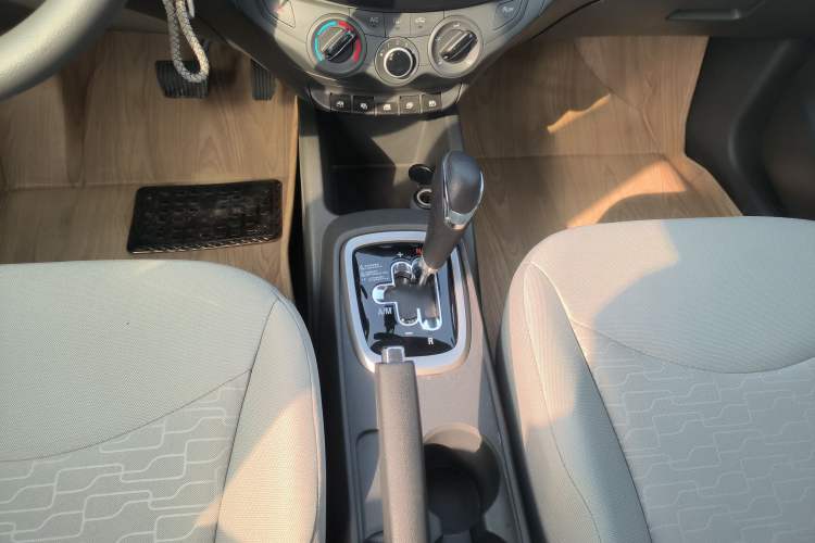 Used Chevrolet Sail 2015 Sail 3 1.3L AMT Ideal Edition Gear Lever
