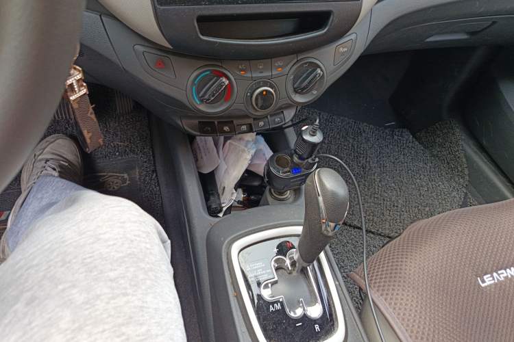 Used Chevrolet Sail 2015 Sail 3 1.3L AMT Ideal Edition Gear Lever