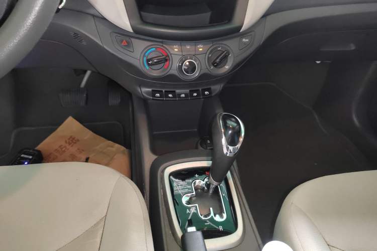 Used Chevrolet Sail 2015 Sail 3 1.3L AMT Ideal Edition Gear Lever