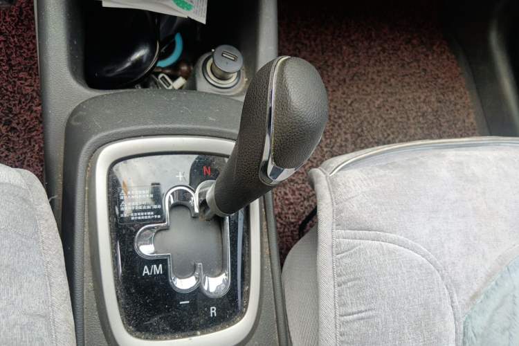 Used Chevrolet Sail 2015 Sail 3 1.5L AMT Happiness Sunroof Edition Gear Lever