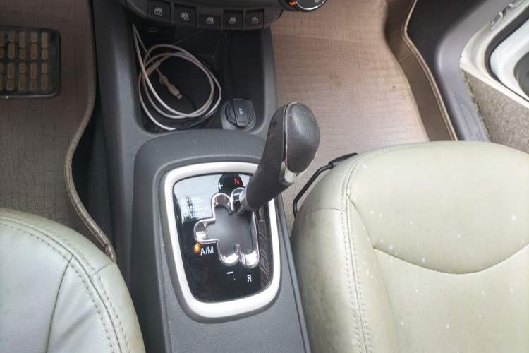Used Chevrolet Sail 2015 Sail 3 1.5L AMT Happiness Sunroof Edition Gear Lever