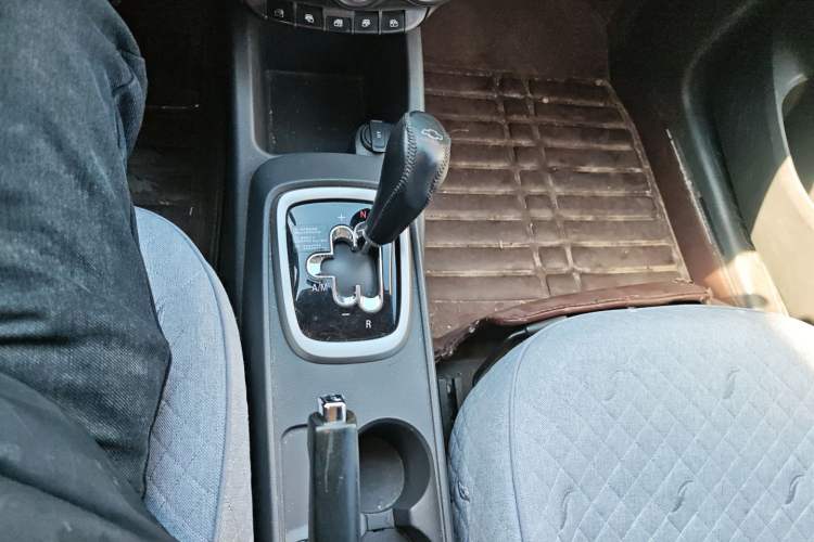 Used Chevrolet Sail 2015 Sail 3 1.3L AMT Ideal Edition Gear Lever