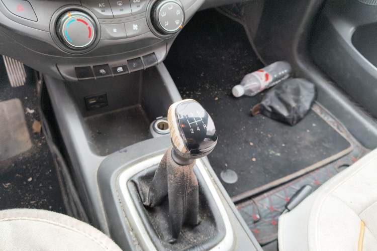 Used Chevrolet Sail 2015 Sail 3 1.5L Manual Happiness Edition Gear Lever