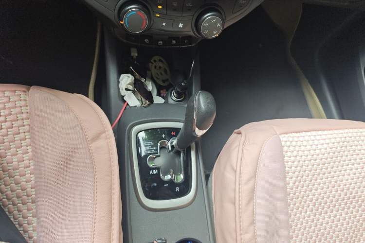Used Chevrolet Sail 2015 Sail 3 1.5L AMT Happiness Sunroof Edition Gear Lever