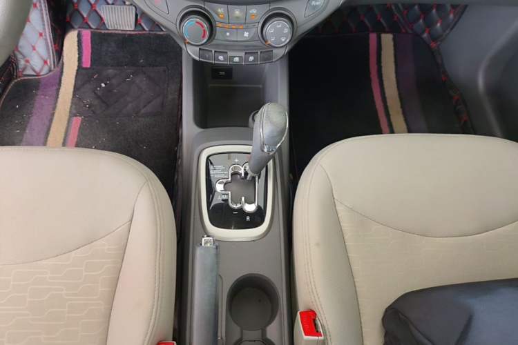 Used Chevrolet Sail 2015 Sail 3 1.5L AMT Happiness Sunroof Edition Gear Lever