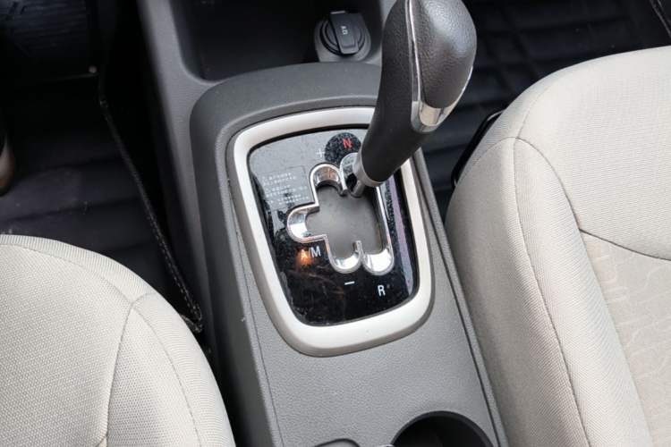 Used Chevrolet Sail 2015 Sail 3 1.3L AMT Ideal Edition Gear Lever