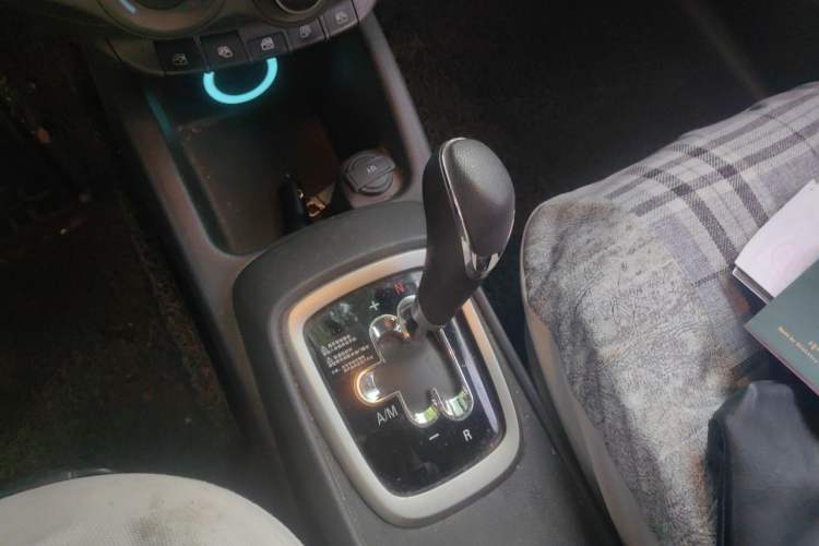 Used Chevrolet Sail 2015 Sail 3 1.3L AMT Ideal Edition Gear Lever