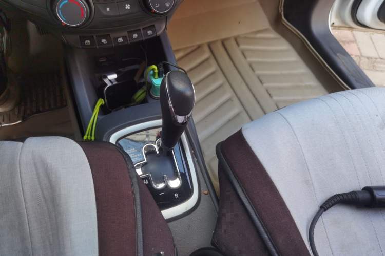 Used Chevrolet Sail 2015 Sail 3 1.5L AMT Happiness Sunroof Edition Gear Lever