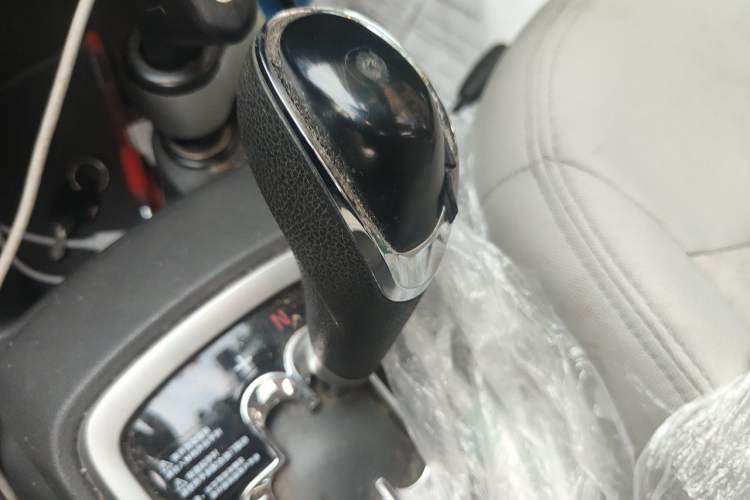 Used Chevrolet Sail 2015 Sail 3 1.5L AMT Happiness Sunroof Edition Gear Lever
