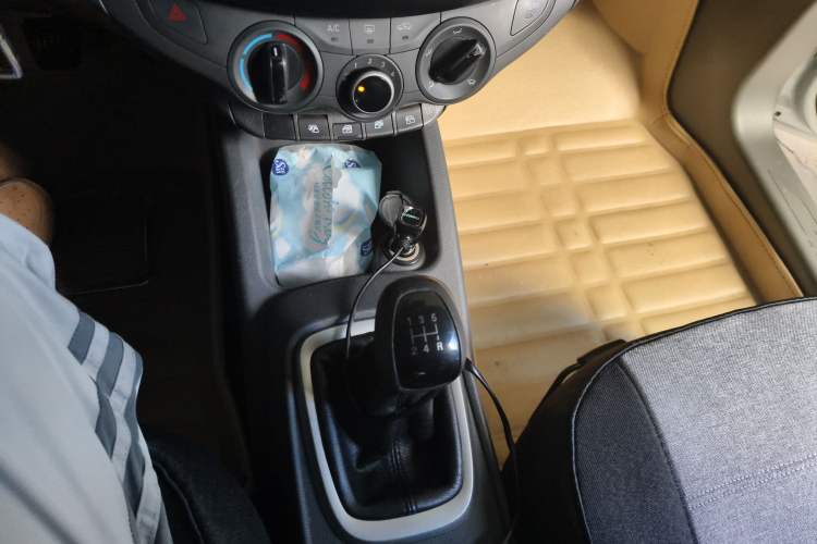 Used Chevrolet Sail 2015 Sail 3 1.5L Manual with Ideal Sunroof Edition Gear Lever